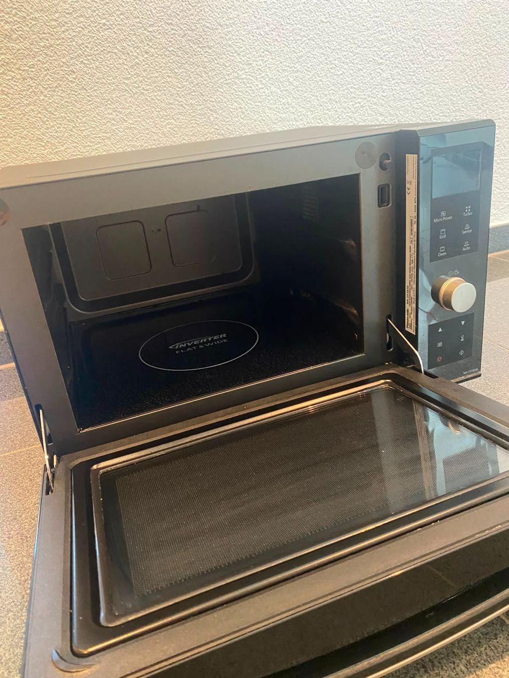 Appareils de cuisine: Panasonic NN-DF383B Mikrowelle schwarz – D'occasion à Widnau par cyr_x89l 1