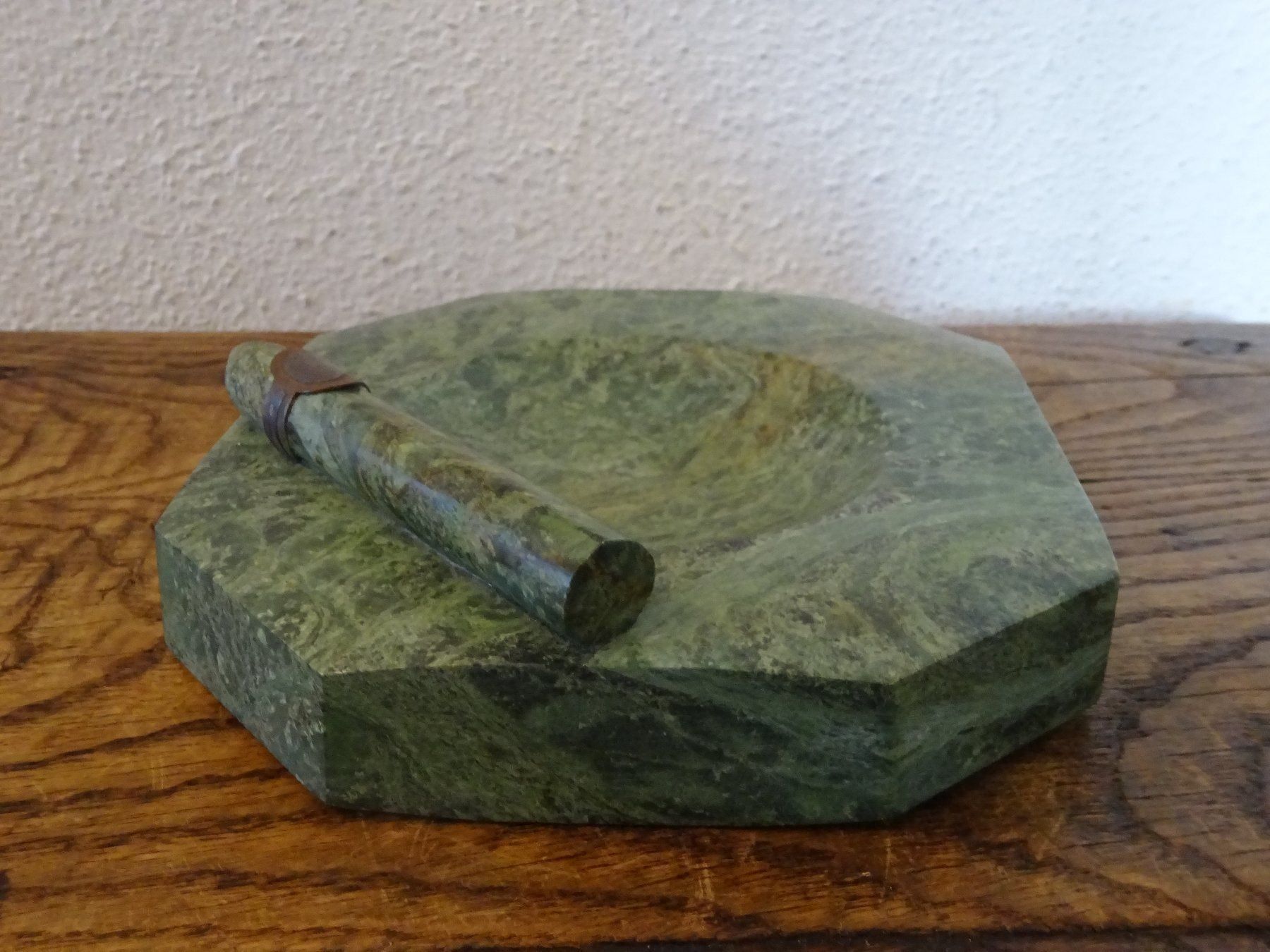 Portacenere: Aschenbecher Skulptur / Schweizer Jade? – Usato da Esslingen venduto da eintagammeer