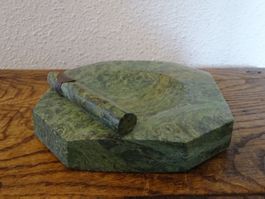 Aschenbecher Skulptur / Schweizer Jade?