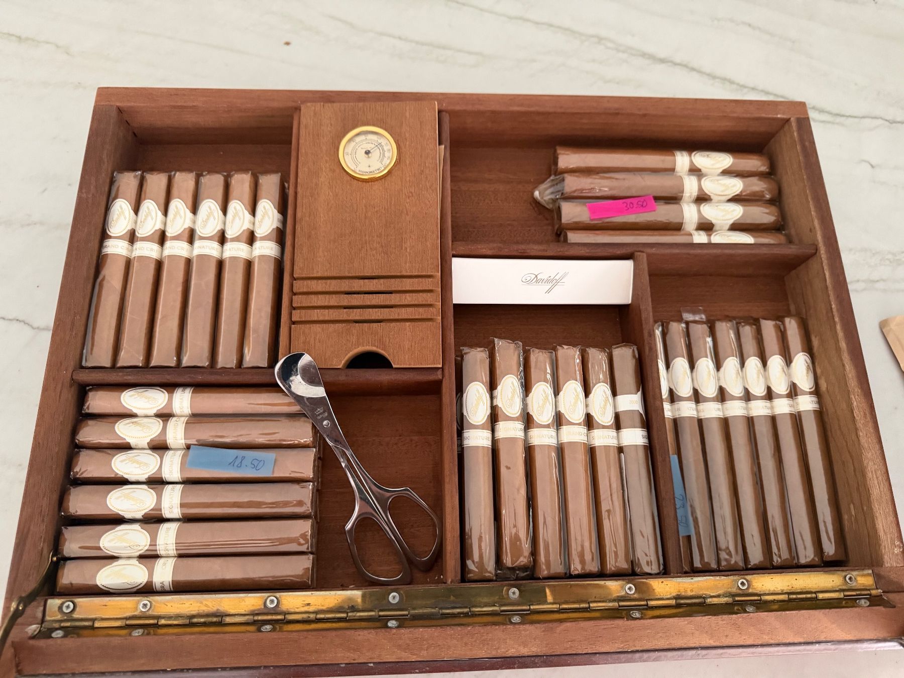 Humidore: Humidor mit 47 originalen Davidoff Zigarren – Gebraucht aus Safenwil von Corahund 1