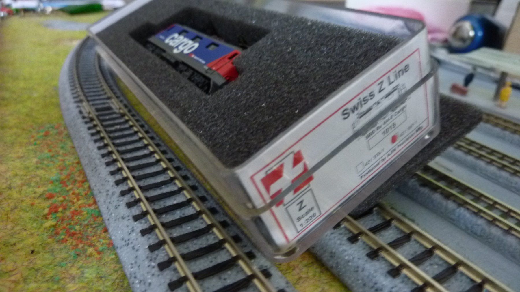 SBB/CFF/FFS Modellini di ferrovie: SWISS Z LINES E-LOK RE 4/4-CARGO, NEU – Nuovo (secondo la descrizione) da Uznach venduto da train50