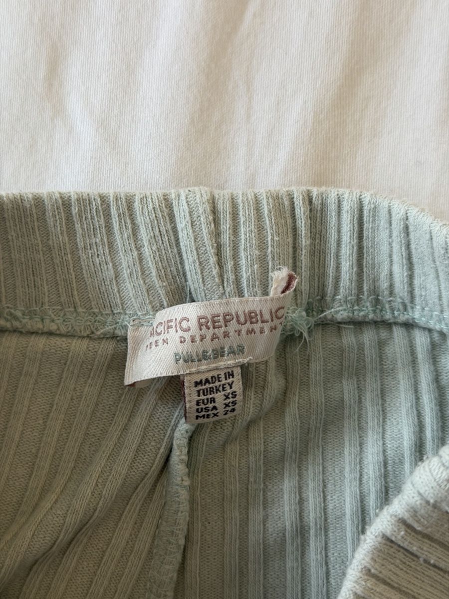 Bershka Pantaloni: Ribbed Flare Pants – Usato da Zürich venduto da lil_h279 2