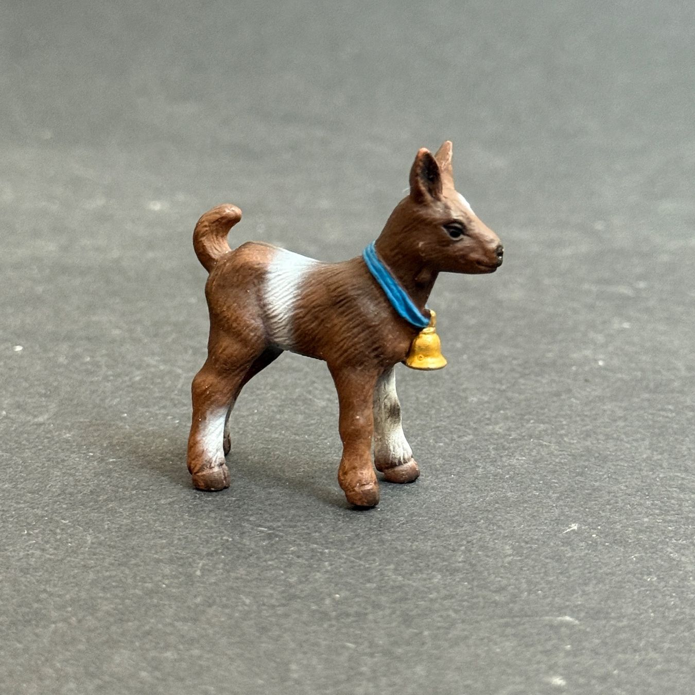 Schleich Statuette: Schleich - Zicklein mit Glöckchen Ziege – Usato da Ennetbaden venduto da mapa05