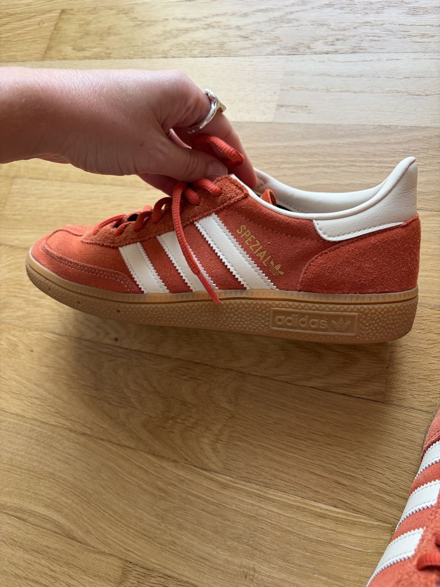 Adidas Scarpe da donna: Baskets Adidas Spezial orange et blanc – Usato da Lausanne venduto da dia_9hn2