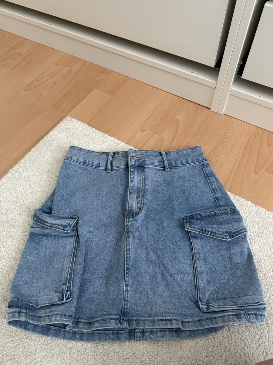 Röcke: Jeansrock mit Taschen hellblau Grösse M – Gebraucht aus Alpnach Dorf von beauty87 1