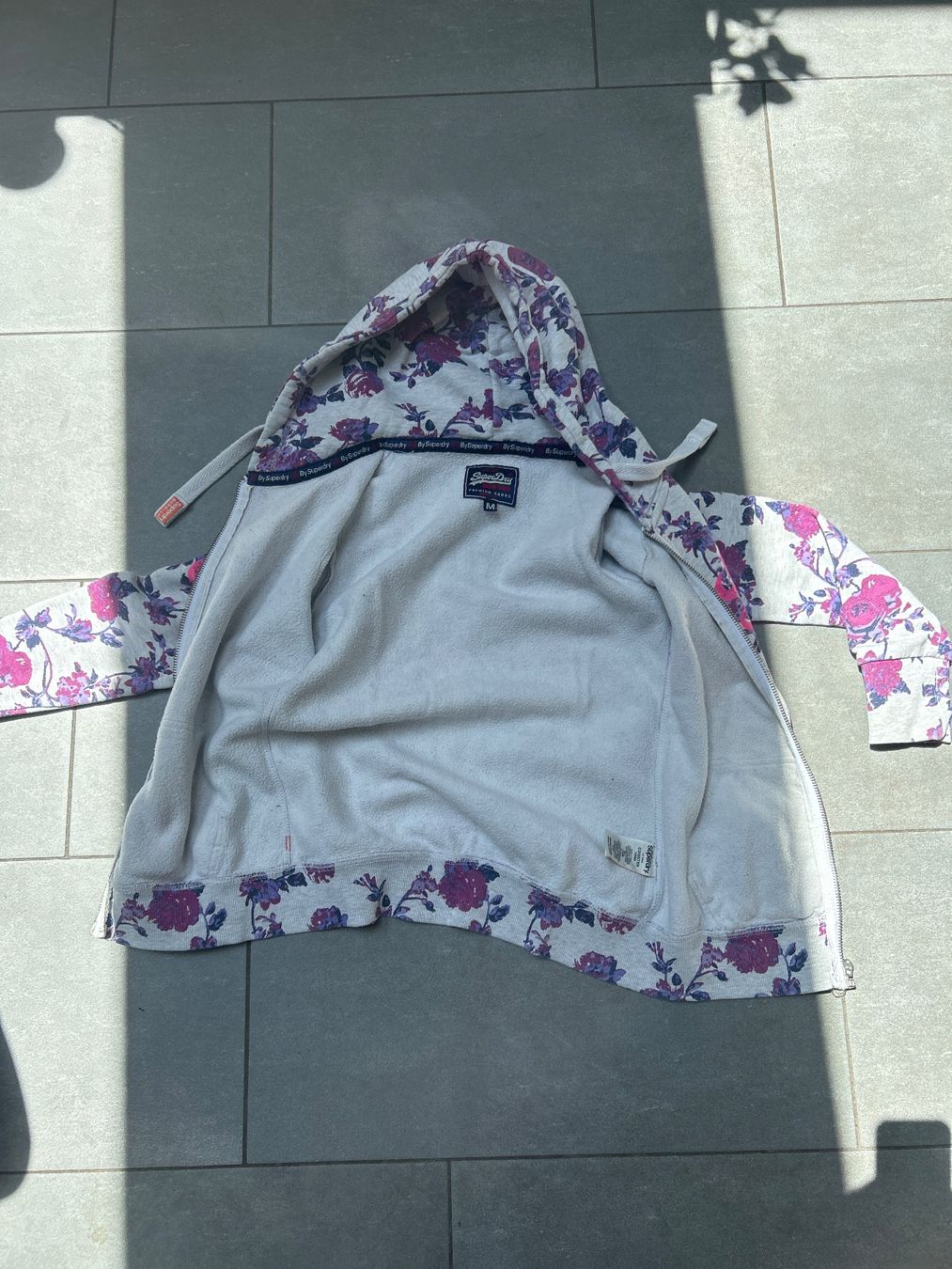 Pulls & Sweat-shirts: Kapuzenjacke Gr. M – D'occasion à Iseltwald par Waldisch 2