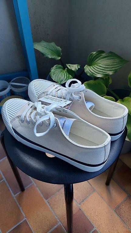 Scarpe da uomo: Stilvolle neue Sneakers Gr. 43 – Usato da Bern venduto da Huha1 2