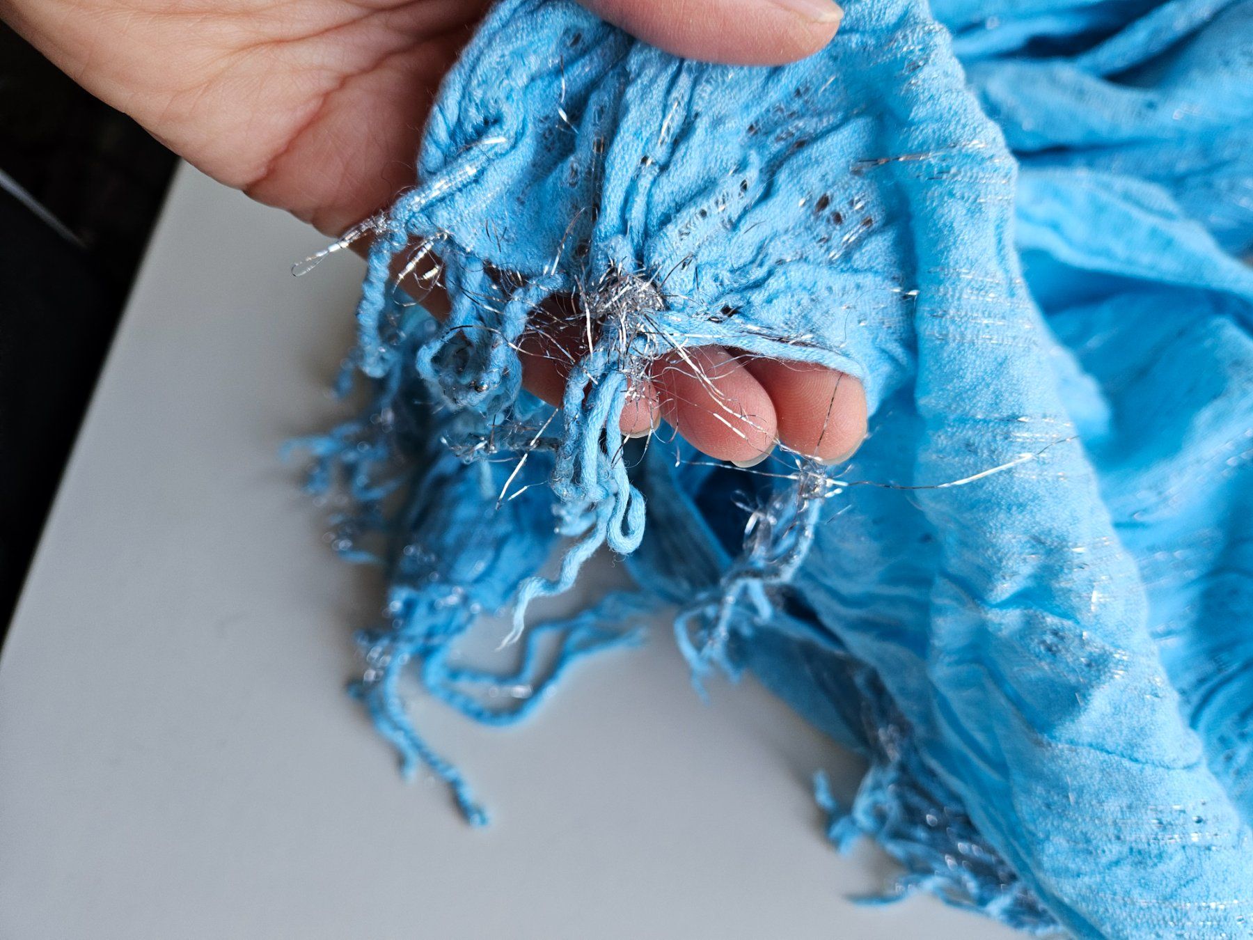 Foulard & Sciarpe: Hellblauer Schal mit silbriger Deko – Usato da Schaffhausen venduto da sabrina915 2