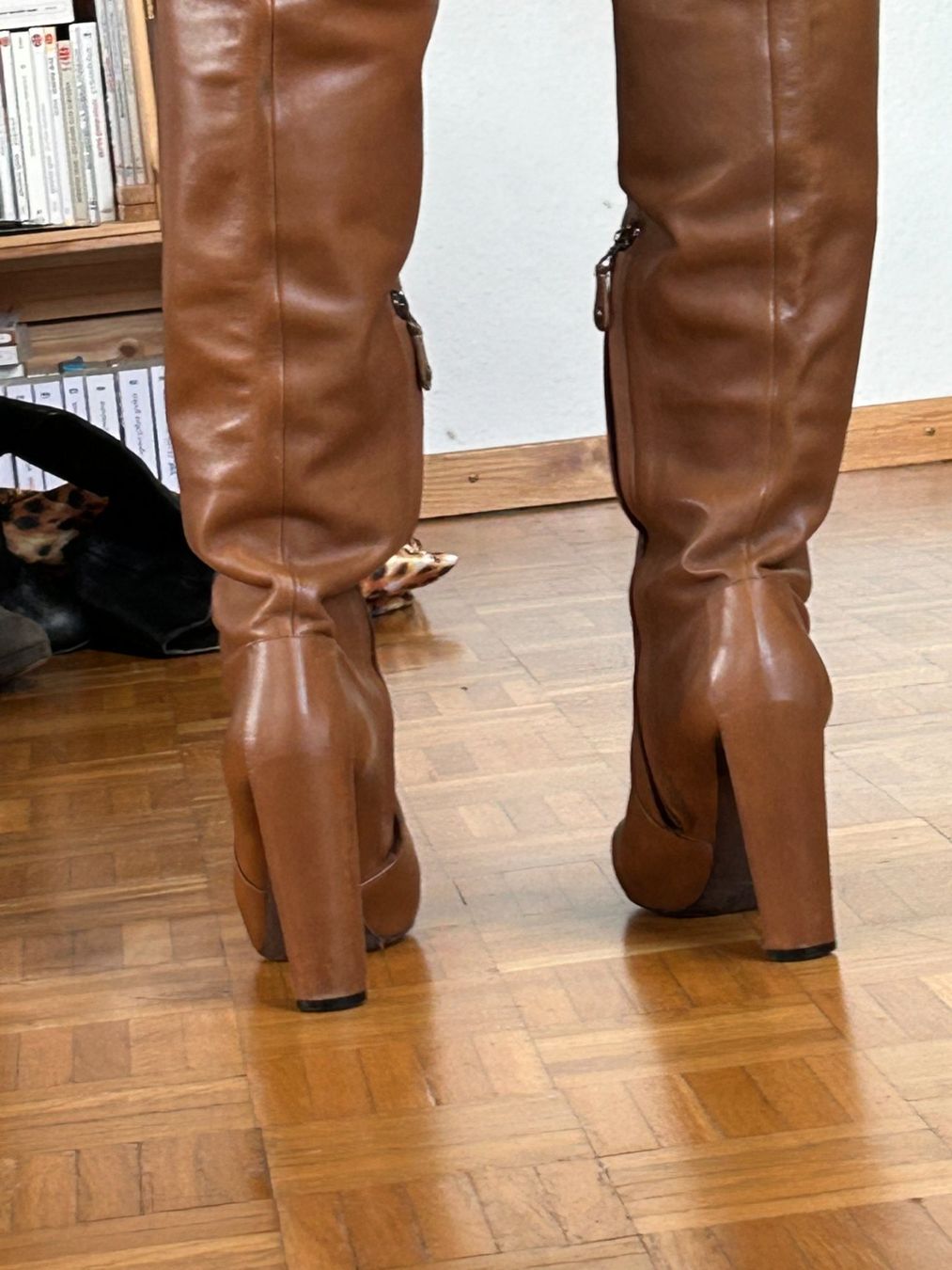 Celine Scarpe da donna: Bottes cuissardes CÉLINE cuir camel – Usato da Geneve venduto da Salomevergne 1