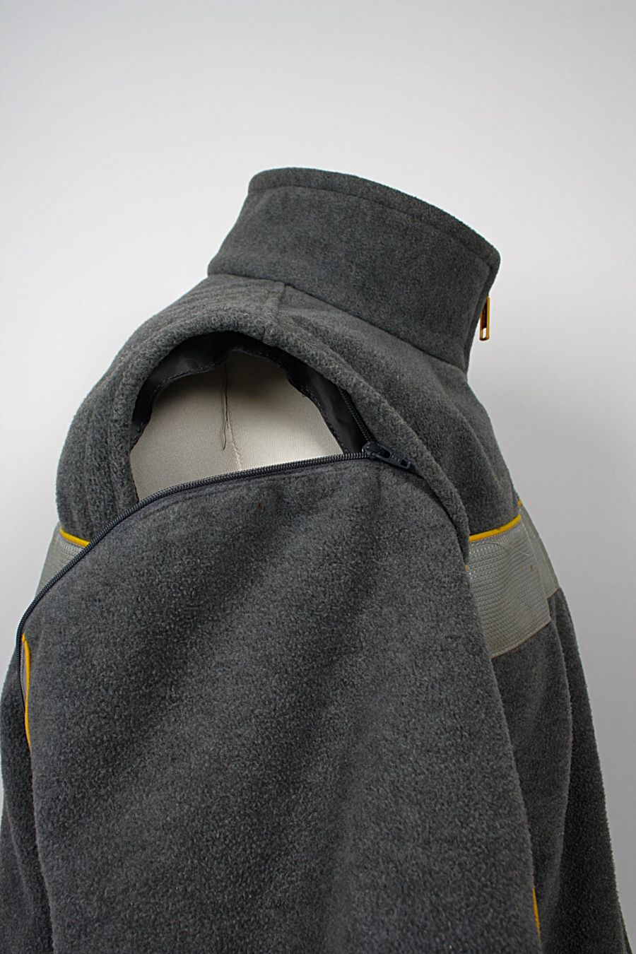 Giacche: Fleecejacke grau – Usato da Zollikofen venduto da Restwert_Zollikofen 5