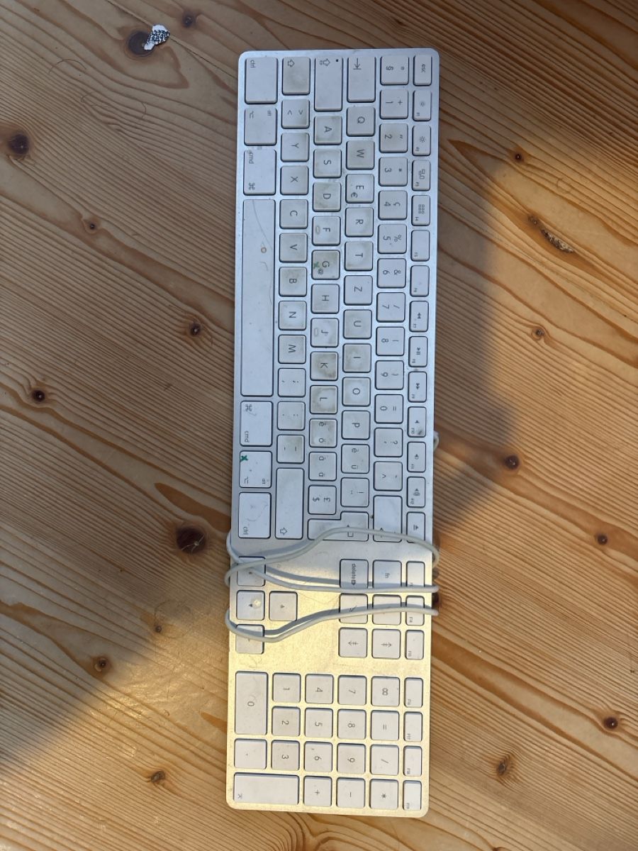 Apple Tastiere: Apple Magic Keyboard  – Usato da Les Bois venduto da StockSecure