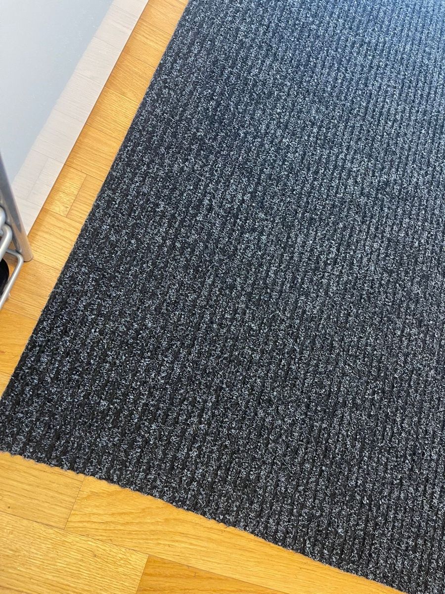 Teppiche: Rutschfester Teppich – Neu (gemäss Beschreibung) aus Wetzikon ZH von iva_f65f 1