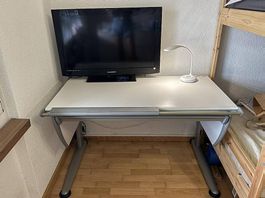 Pult-Schreibtisch 115 × 65 cm zu verschenken.