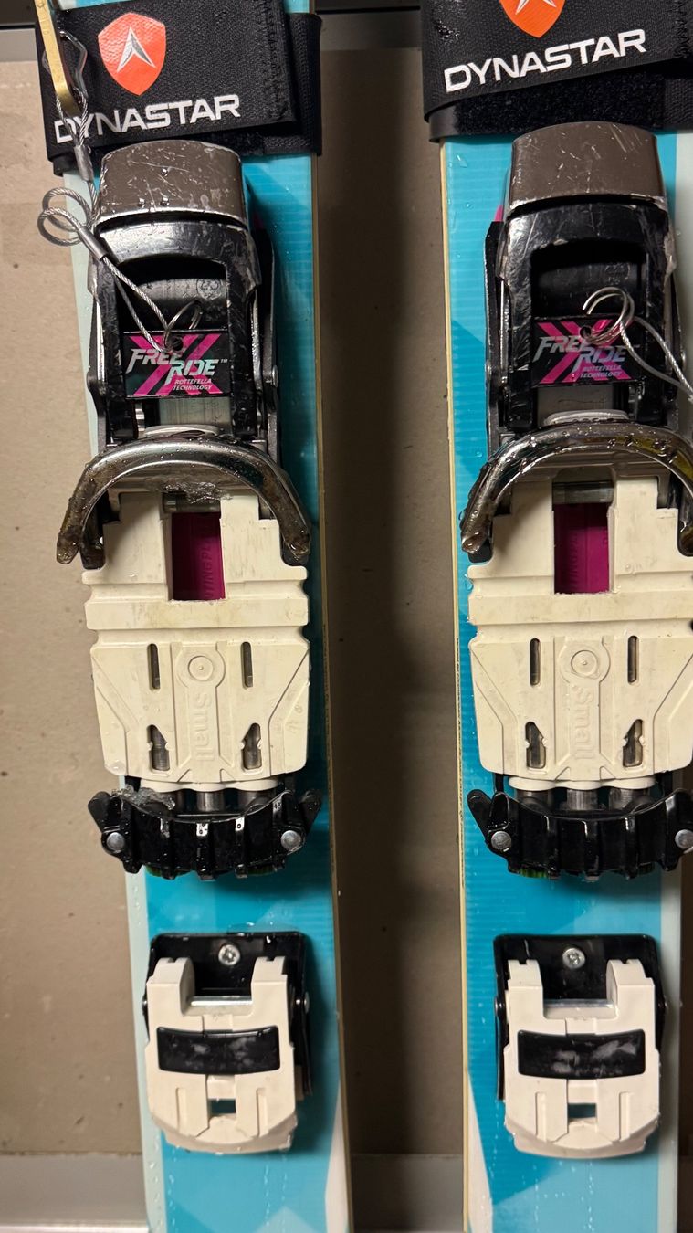 Dynastar Sci: ski  Dynastar 166 cm et fixations Rotefella NTN – Usato da Les Hauts-Geneveys venduto da Cat.Aeschlimann 2