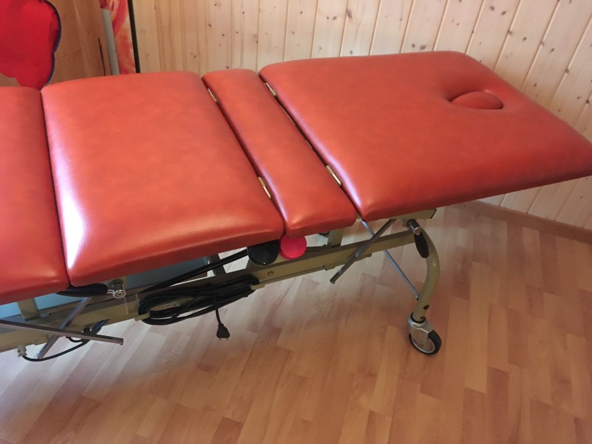 Sedie a sdraio: Massageliege elektrisch – Usato da Frutigen venduto da weisfee 1