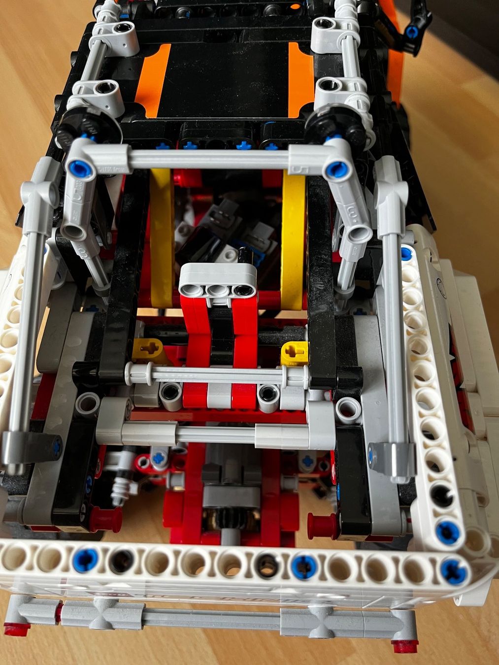 Lego Spielzeuge: Lego Technic 4x4 grosser Offroader 9398 mit Motor – Gebraucht aus Gossau SG von  3