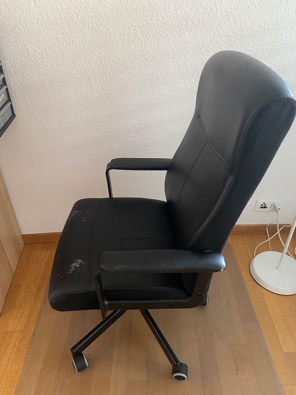 Ikea Stühle: MILLBERGET Drehstuhl, schwarz – Gebraucht aus Zürich von anasustic 6