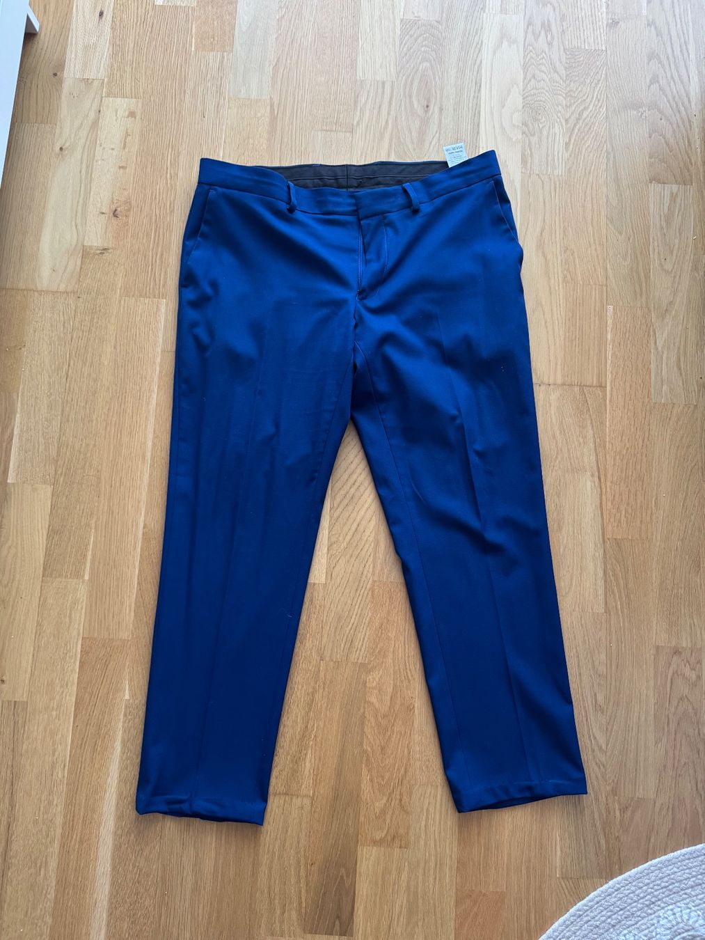 Completi, tute sportive e funzionali: Herren Anzug blau mit Fliege – Usato da Steffisburg venduto da Naesu_1995 1