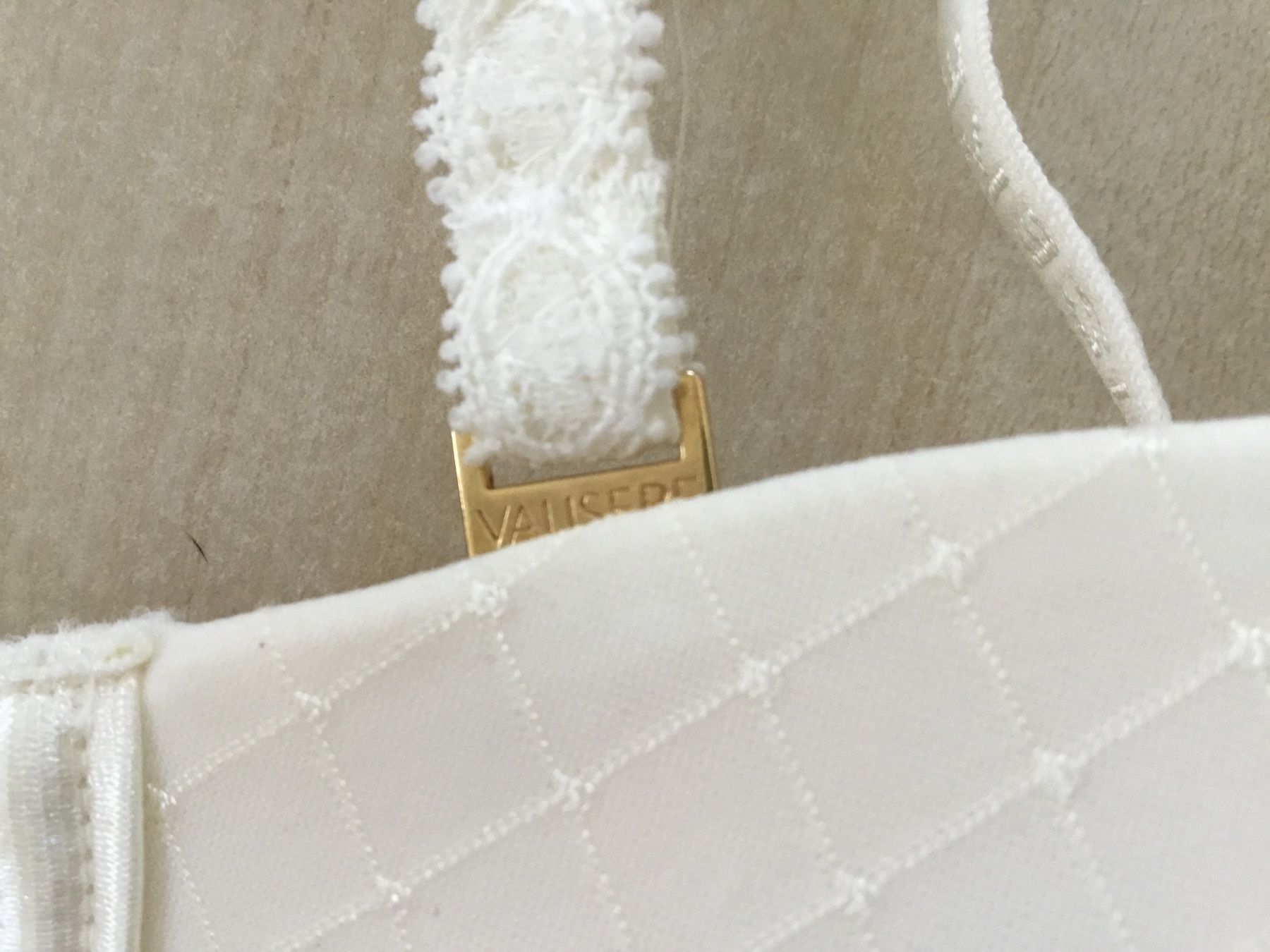 Altra biancheria intima: Valisere / Korsett / Bustier + String / 75B + 38 / creme – Usato da St. Gallen venduto da mamavonbubu 1