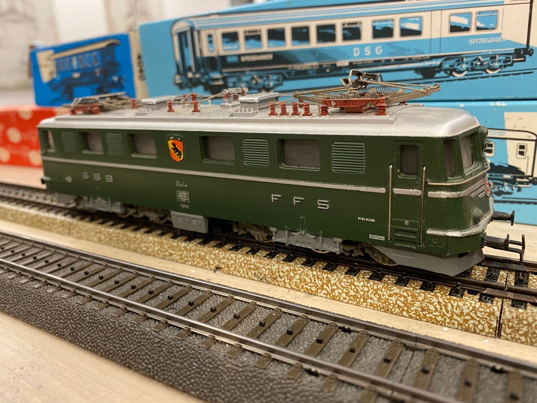 Märklin Modellini di ferrovie: Märklin 3050 SBB Ae6/6 Bern – Usato da Lupsingen venduto da New-Haven