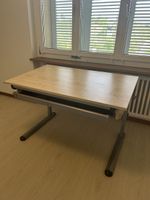 Schreibtisch