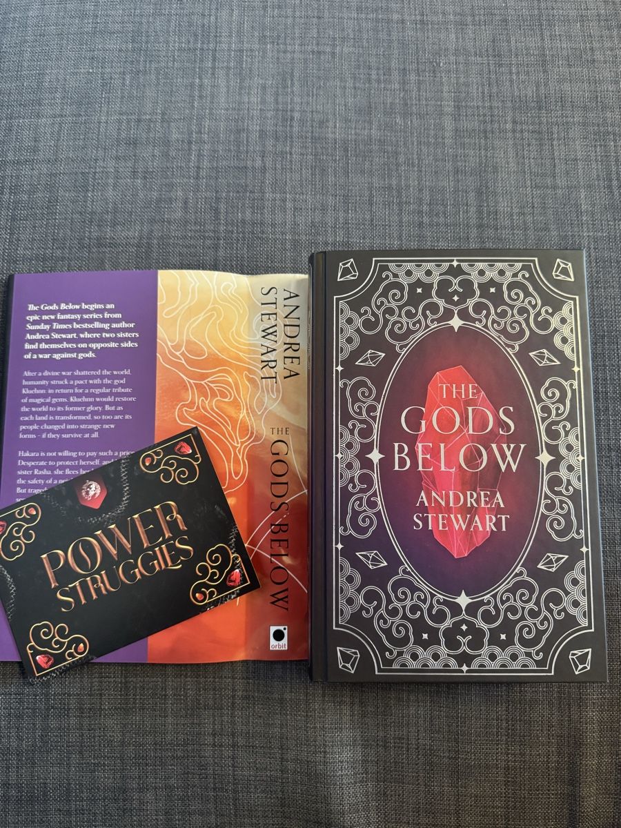 Libri: The Gods Below Fairyloot Special Edition – Nuovo (secondo la descrizione) da Schwyz venduto da sar_6zp9 1