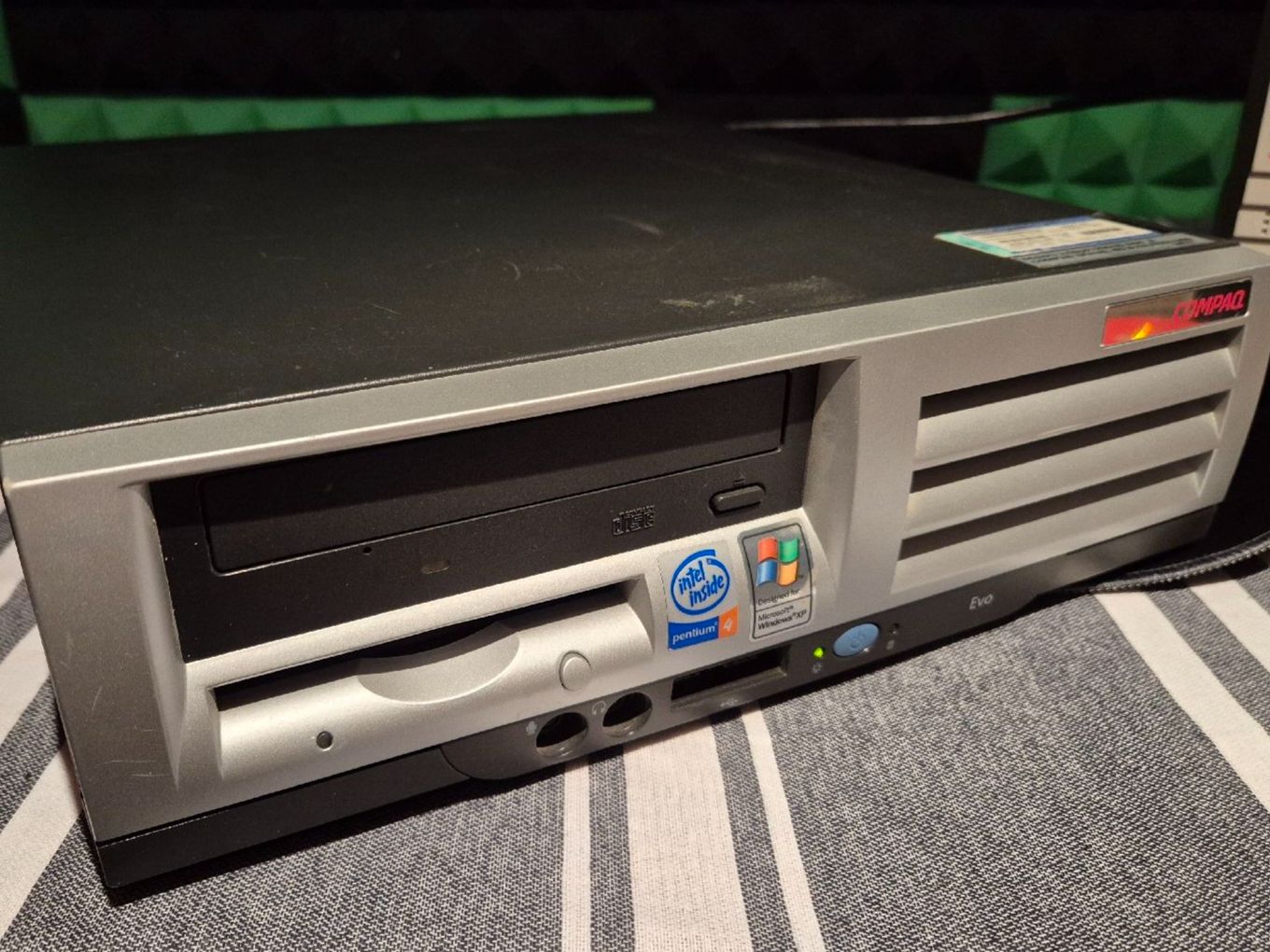 Compaq PC: Compaq Evo Pentium 4, Windows XP, vintage PC – Usato da Domdidier venduto da breathing