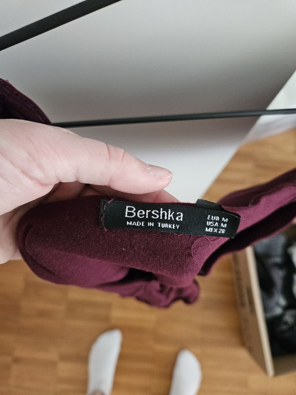 Bershka T-shirt: Schulterfreies Tshirt – Usato da Kilchberg ZH venduto da tan_g9ny 2