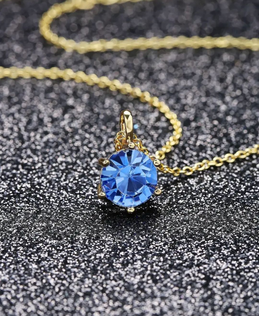 Catenine: Goldkette mit Anhänger, blauer Stein, elegant – Nuovo e nell'imballaggio originale da Oberwangen TG venduto da Bash-B 2