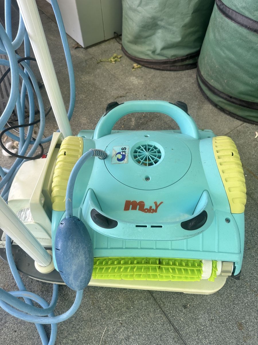 Dolphin Schwimmbad-Zubehör: Dolphin Moby Poolroboter inkl. Netzteil & Caddy – Gebraucht aus Zollikon von Melissa2308