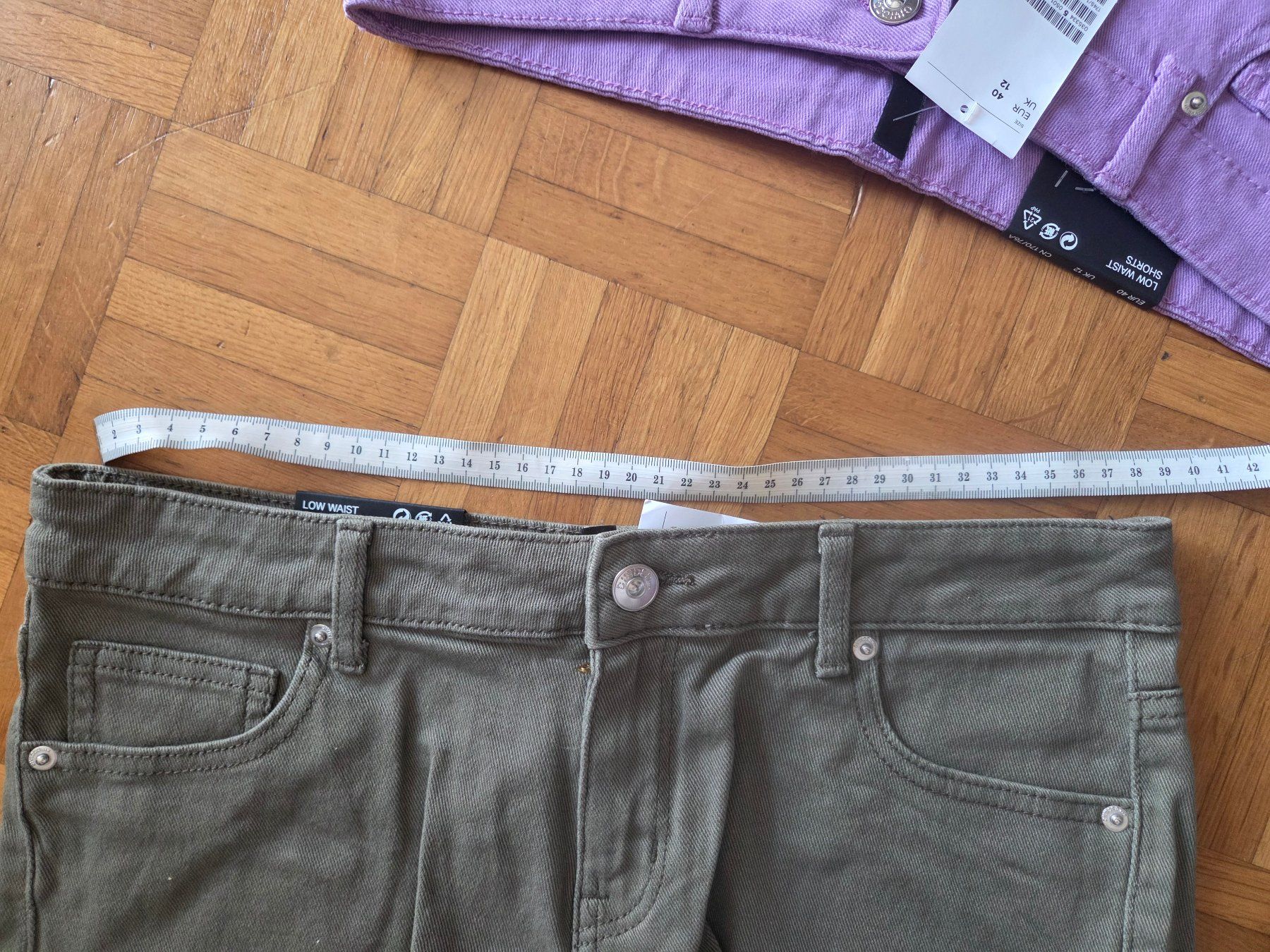 H&M Pantaloni: 4 neue Hot-Pants Gr. 40 – Nuovo (secondo la descrizione) da Basel venduto da grandfamily 3