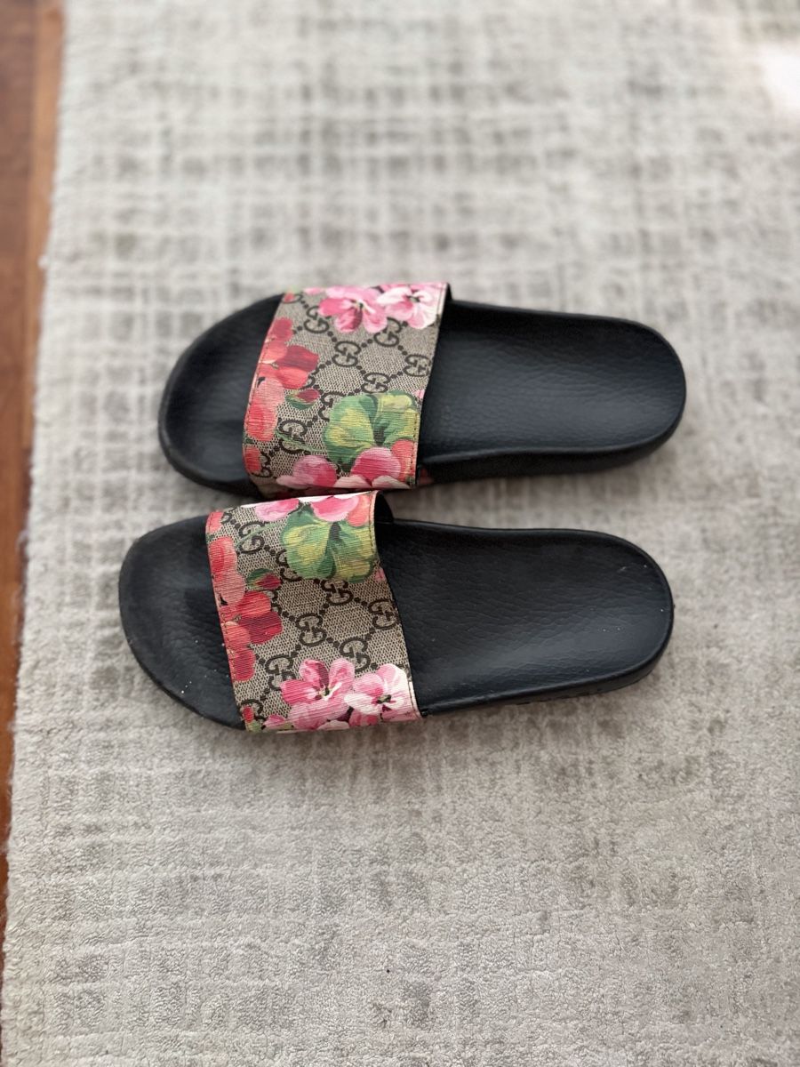Gucci Damenschuhe: Gucci slides floral  – Gebraucht aus Meilen von ell_9887 1