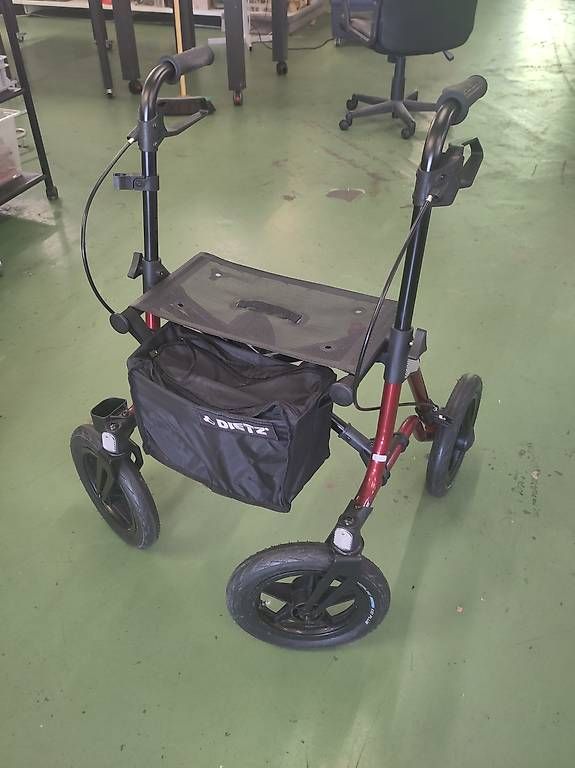 Ausili per la deambulazione: Dietz Rollator Taima XC – Usato da Pratteln venduto da Cartonsducoeur_bl