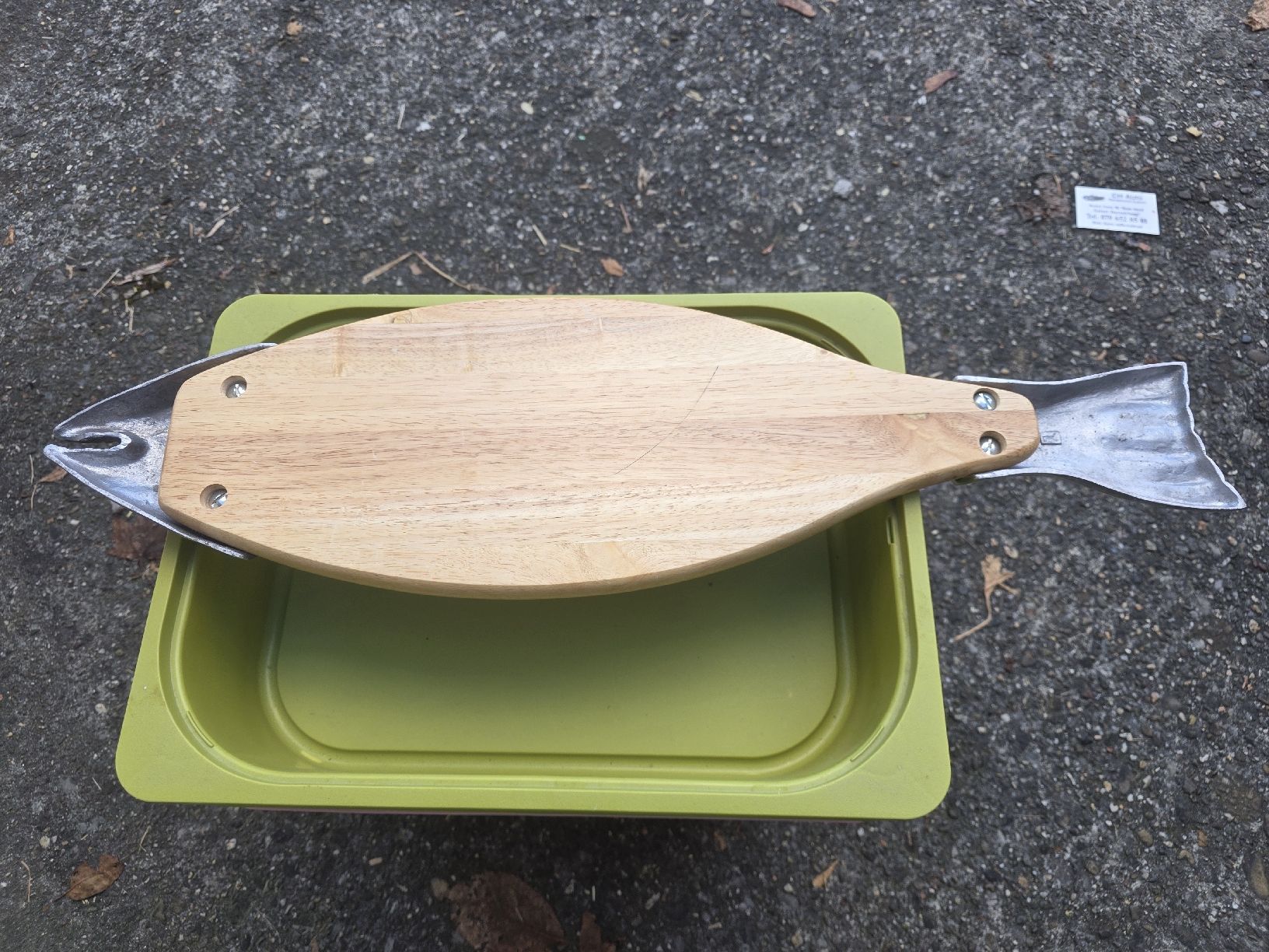 Elettrodomestici da cucina: Originelle Fisch-Schneidebrett mit Metallgriff  – Usato da Grossaffoltern venduto da kaefer14 3