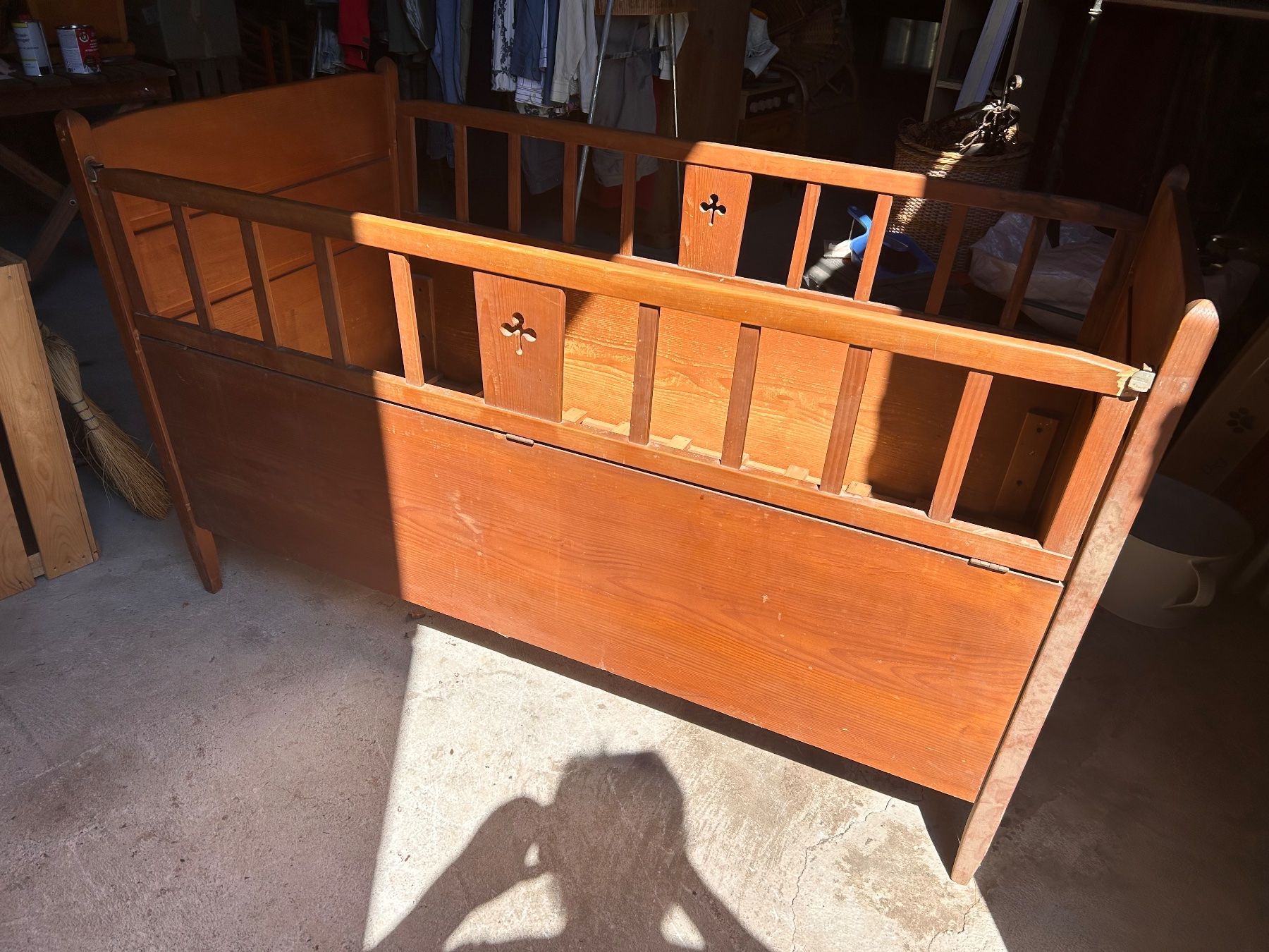 Letti: Altes Kinderbett aus Holz – Usato da Aristau venduto da WalterM06