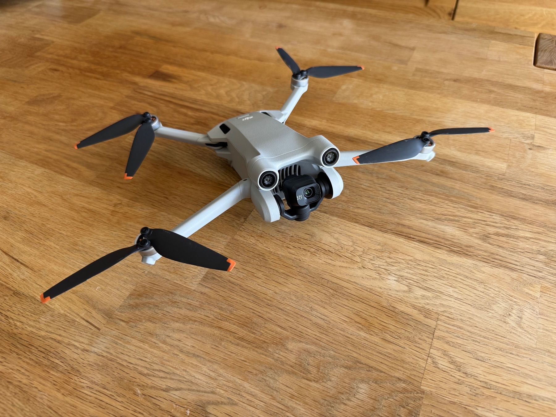 DJI Modellismo RC: DJI Mini 3 Pro Fly More Combo mit DJI RC Display + ND Filter – Usato da Utzenstorf venduto da aad_mfw2 1