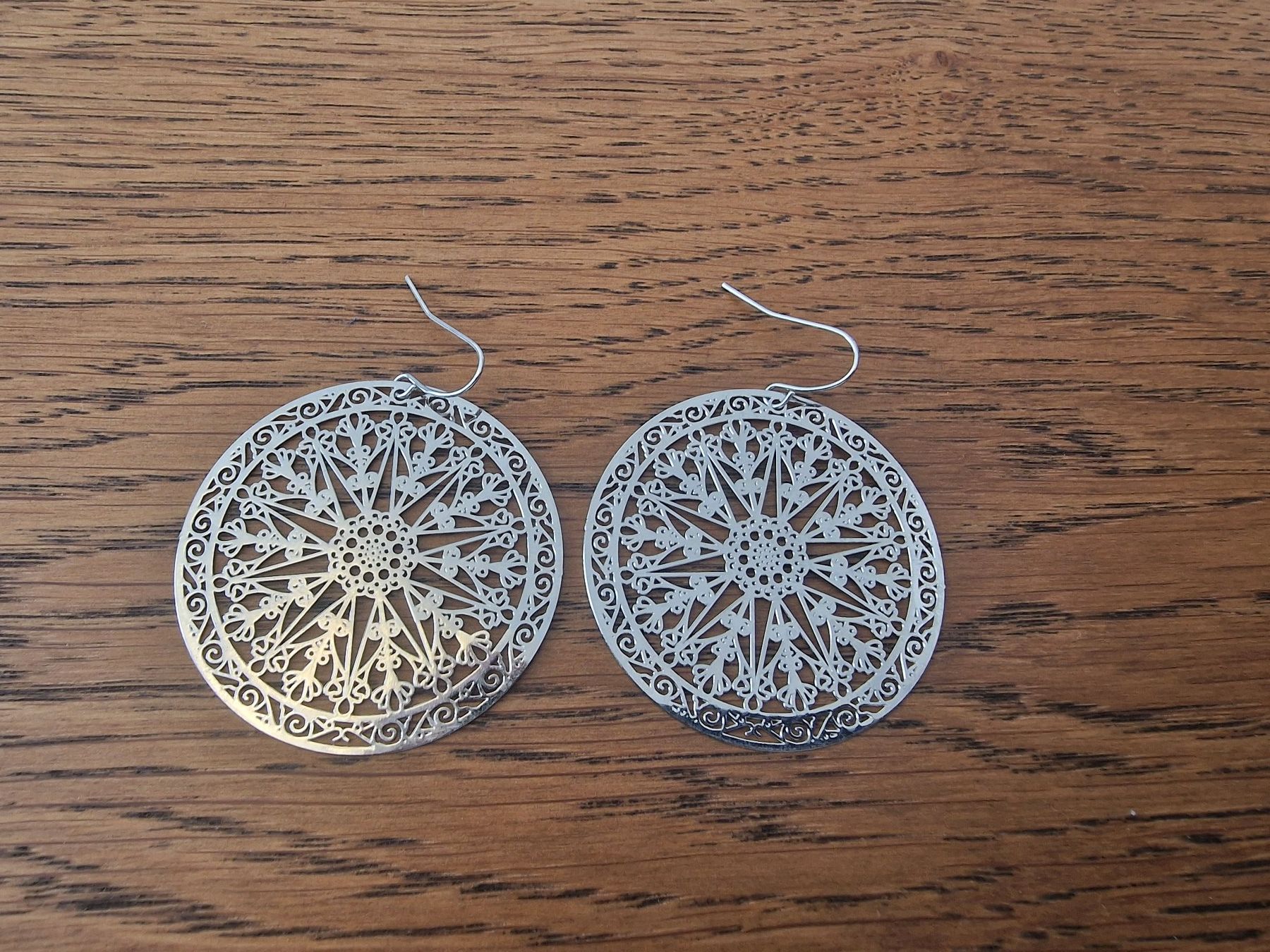 Ohrringe & -stecker: Ohrringe rund filigran silberfarbig Modeschmuck – Neu (gemäss Beschreibung) aus Meierskappel von HeartWear 2