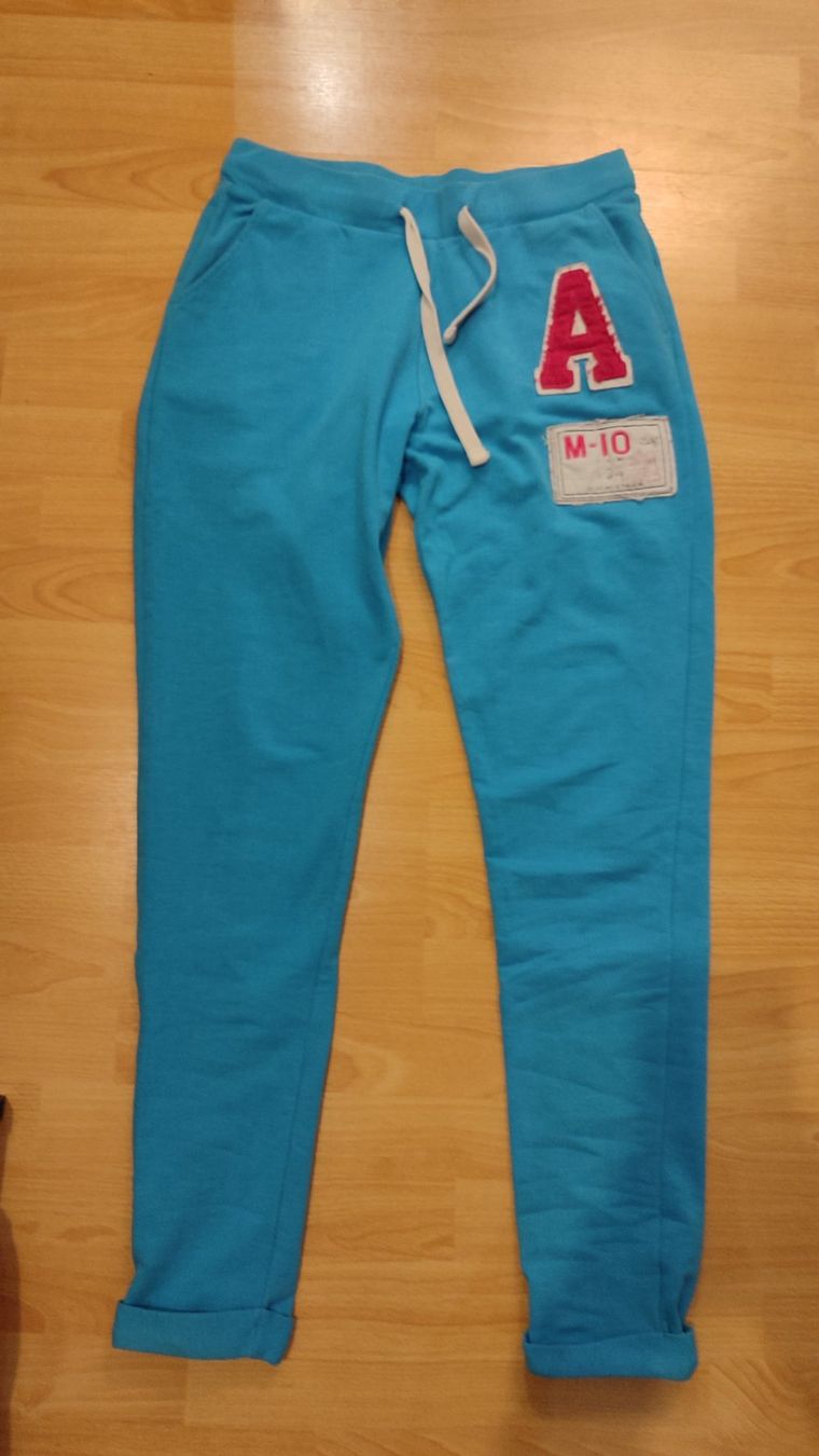 Nike Pantaloni: Sporthosen, Gr. S, Set: 4 Stk. – Nuovo (secondo la descrizione) da Zürich venduto da nic_xm7s 4