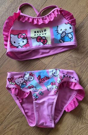 Bikini Hello Kitty Grösse 122/128 pink. Neuwertig!!