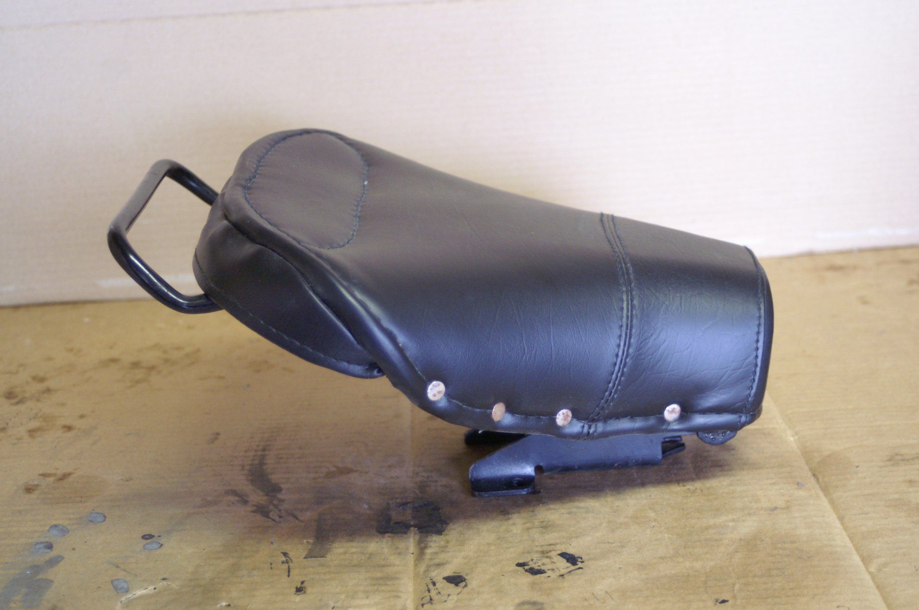 Piaggio Toutes les pièces détachées moto: Schwingsattel Motorrad Vespa Lambretta Leder – D'occasion à Utzenstorf par jue_5d6l