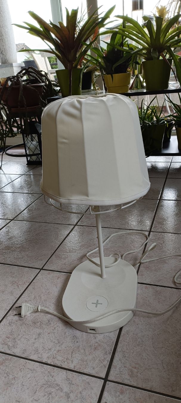 Ikea Lampade: TISCHLAMPE MIT USB charger – Usato da Porza venduto da tbch 4
