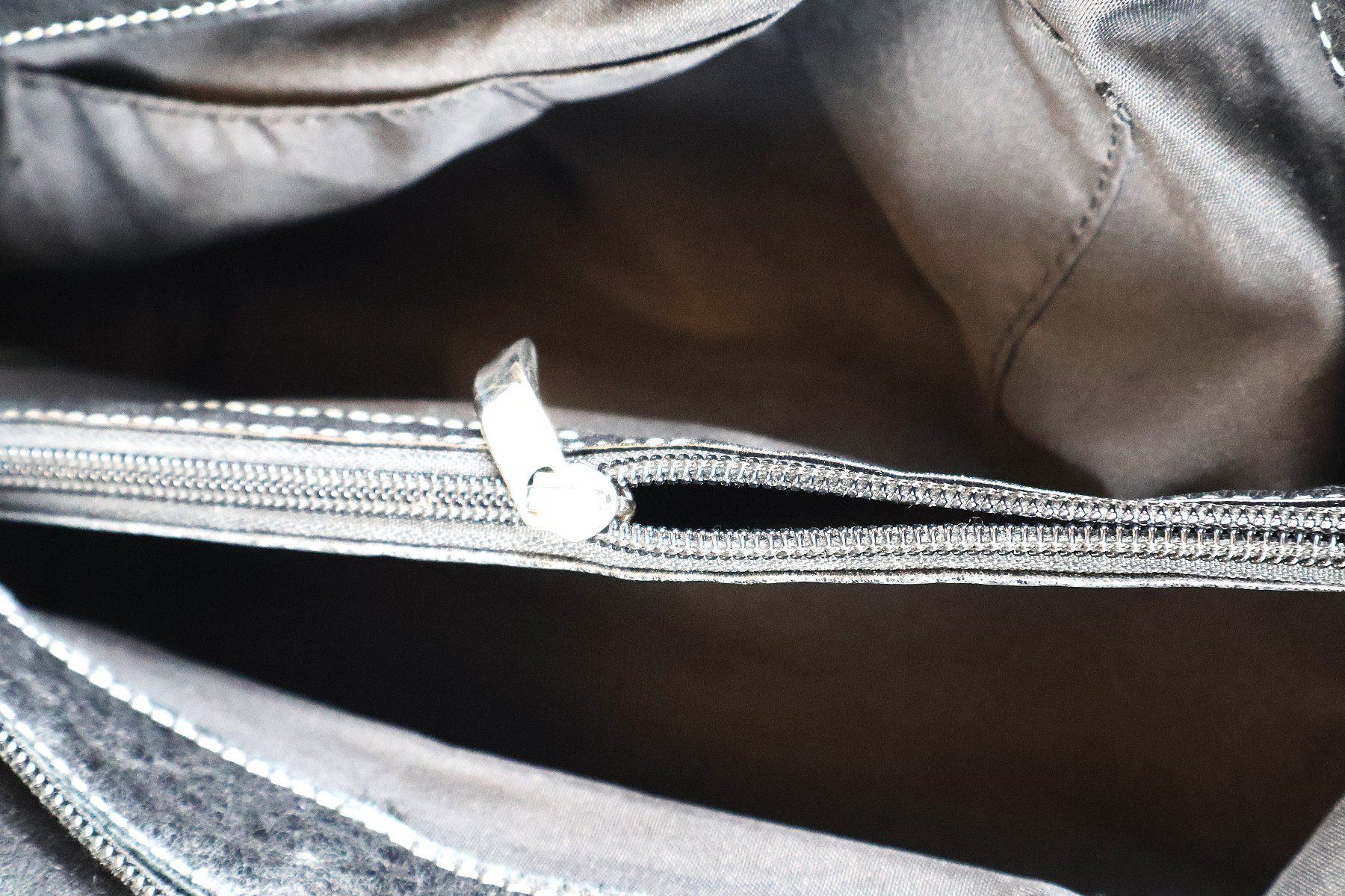 Navyboot Borse da donna: Navyboot Luxus Beuteltasche, Echtleder schwarz neuwertig – Usato da Zweidlen venduto da Supermari1 6