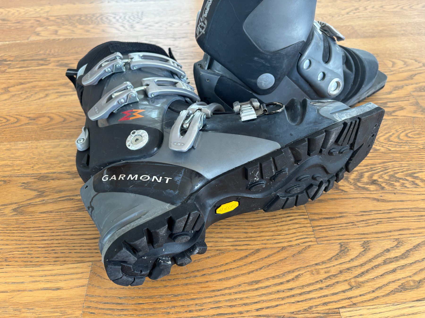 Garmont Herrenschuhe: Telemarkschuhe Garmont Genesis – Gebraucht aus Hünibach von Produktform 3