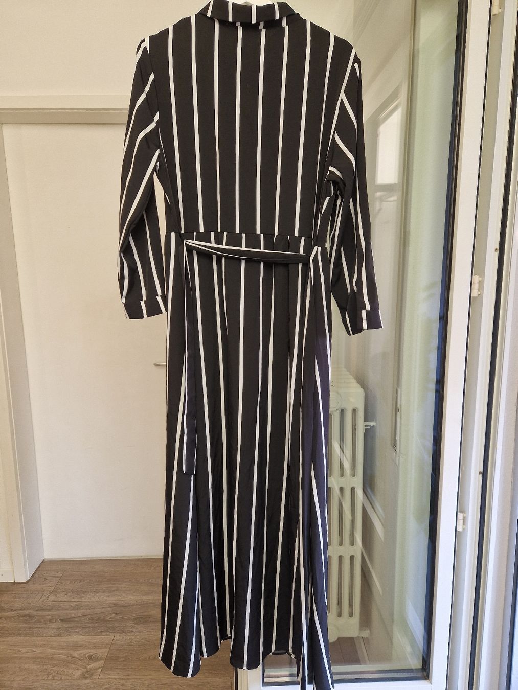 Shein Vestiti: Shein Striped Midi Dress – Usato da Wettingen venduto da mor_76q7 1