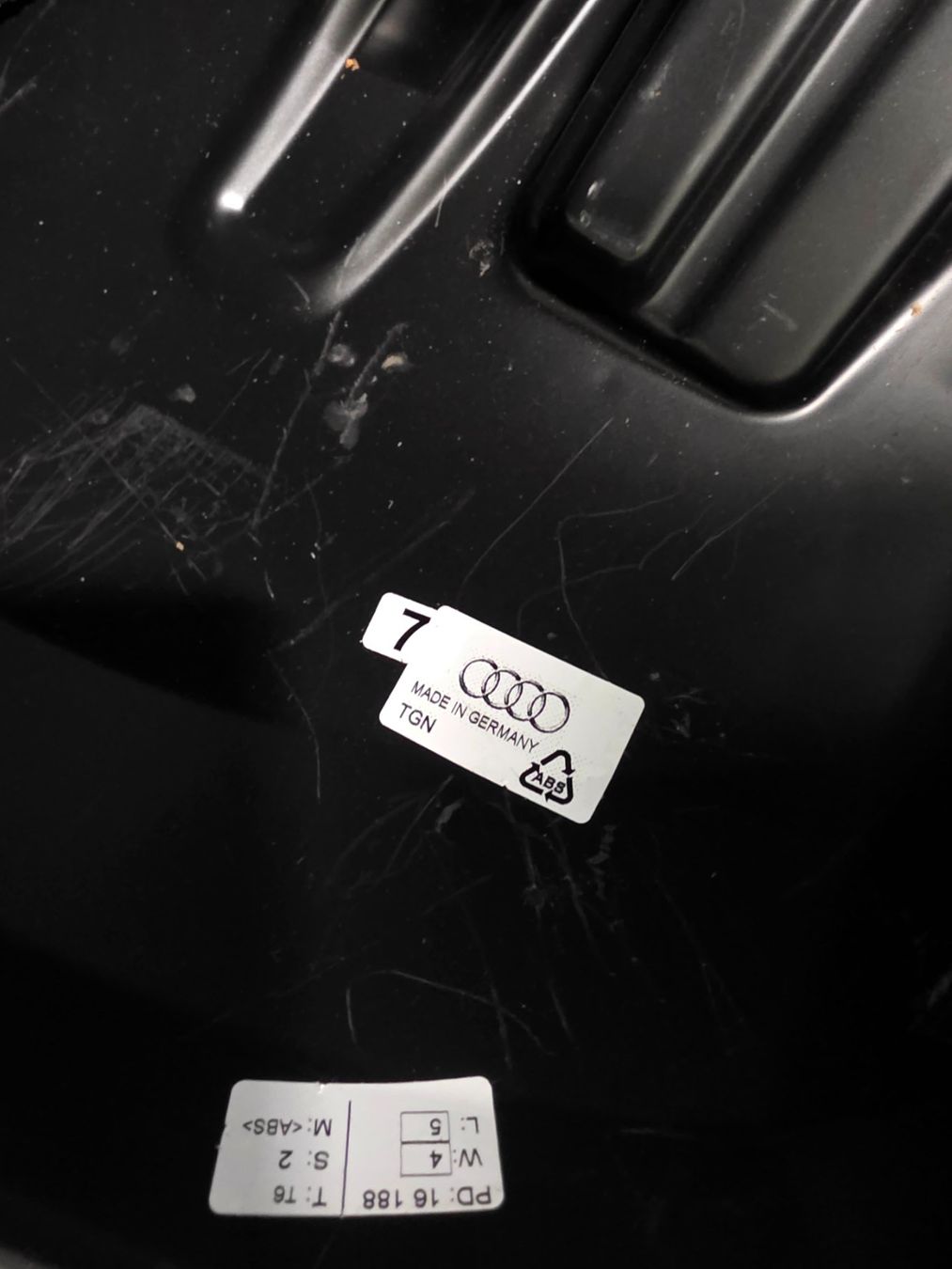 Box da tetto: Original Audi Dachbox Komplett – Usato da Flamatt venduto da AdrianRS 4