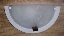 Wandlampe Form Halbmond
