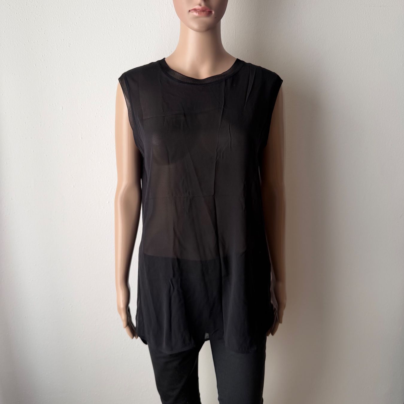 Tops: VINCE Top halbtransparent 🖤 – Gebraucht aus Zürich von ClosetQueen 1