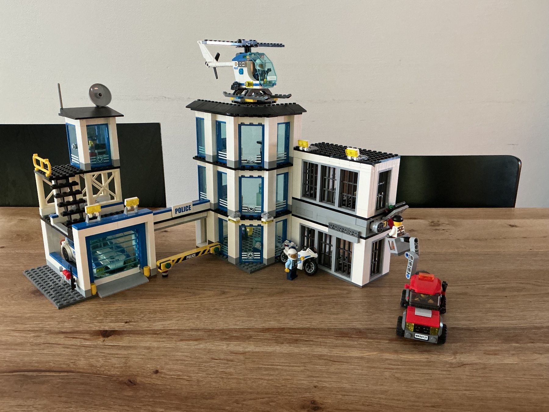 Lego Spielzeuge: Lego City Polizeistation 60141 – Gebraucht aus Luzern von nie_5jwd