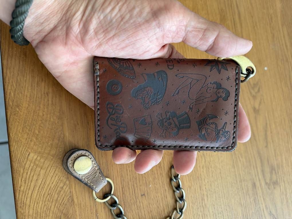 Portafogli: Big Red Beard Combs - The Tattoo Bifold Wallet – Usato da Uttigen venduto da Bartolin78 3