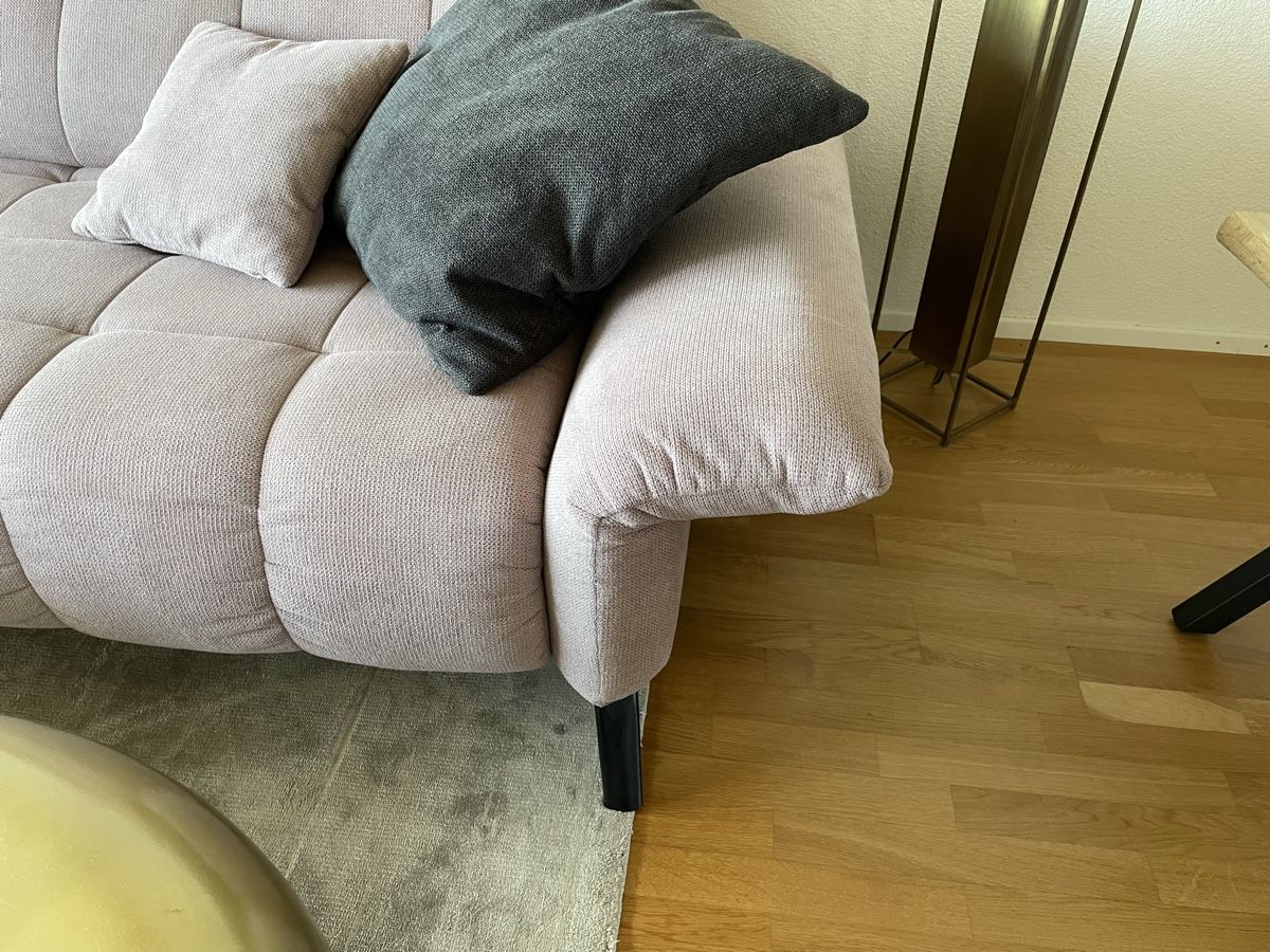 Divani: Wunderschönes Sofa in Paris Flieder  – Usato da Burgdorf venduto da jan_z8ty 6